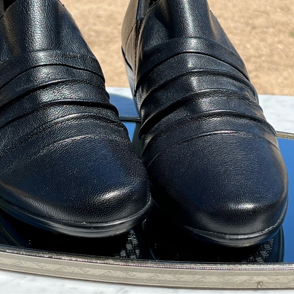 Clarks Emily 2 Cove, Black, Slip-on Shoe, 8, Ruching Detail, 2” Heel, Like New - Picture 5 of 13